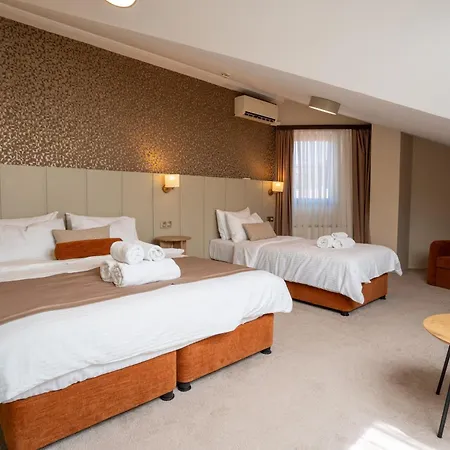Saffron Boutique Hotel *