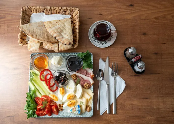 Saffron Boutique Hotel *