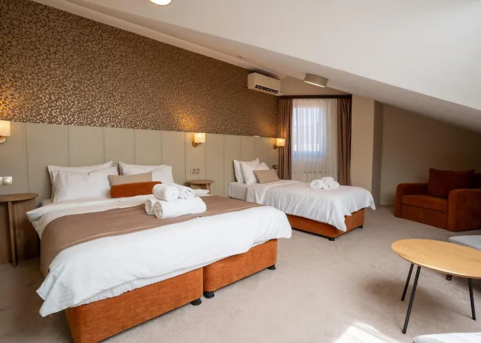 Saffron Boutique Hotel *